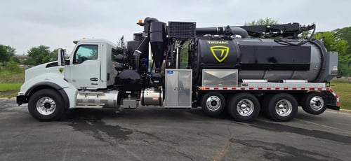 Driver side profile of 2026 TRUVAC HXX hydro excavation truck